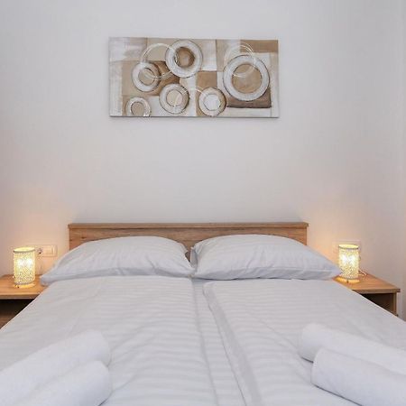 Apartments Perla With Free Parking Zadar Exterior photo
